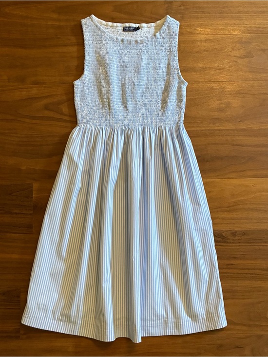 Vineyard Vines Dresses & Skirts - Vineyard Vines White Smocked Top with Light Blue Striped Skirt Dress
